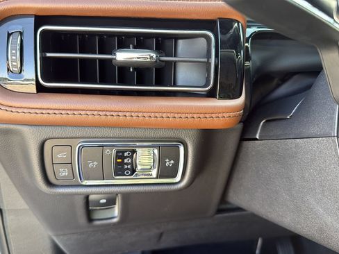 Used 2023 Lincoln Nautilus Reserve w/ Equipment Group 201A AWD/4WD image 17