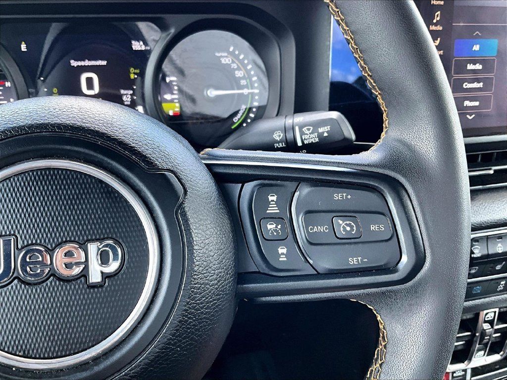 Used 2024 Jeep Wrangler Unlimited AWD/4WD image 23