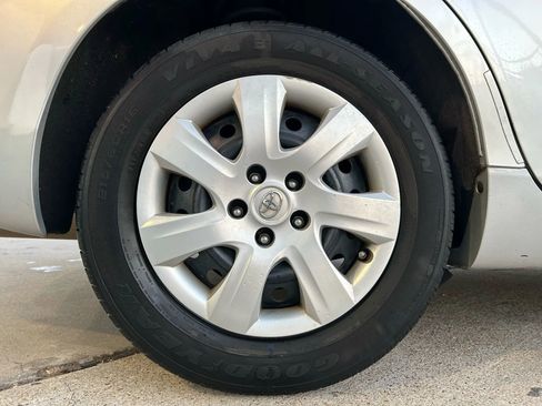 Used 2011 Toyota Camry LE image 27