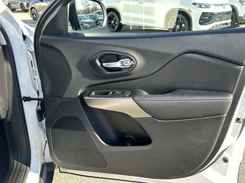 Used 2020 Jeep Cherokee Latitude image 29