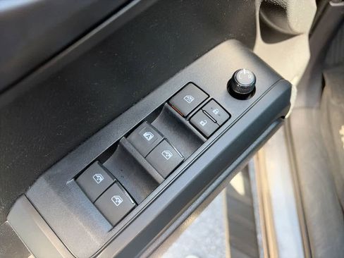 Used 2019 Toyota Tacoma SR w/ SR Convenience Package image 14