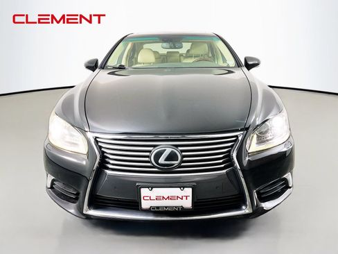 Used 2017 Lexus LS 460 w/ Comfort Package RWD image 3