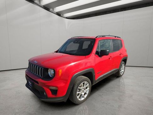 Used 2022 Jeep Renegade Latitude w/ Convenience Group AWD/4WD image 1