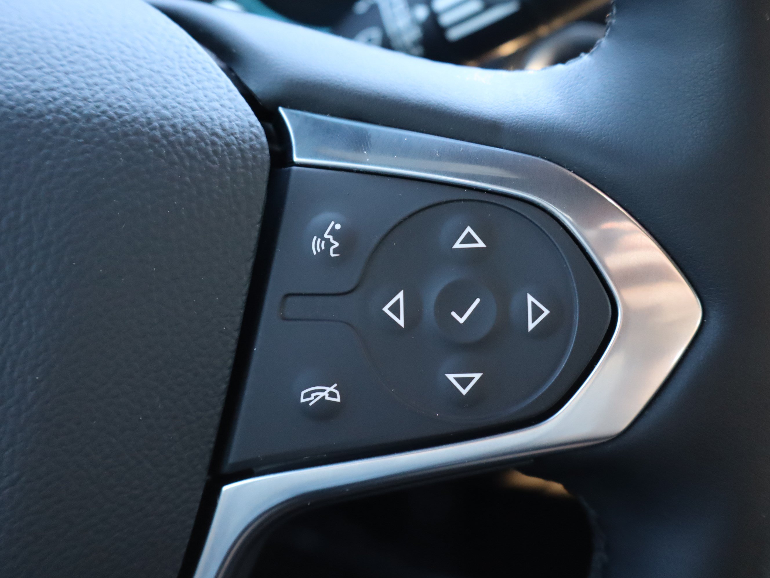 Used 2023 Chevrolet Traverse RS FWD image 21