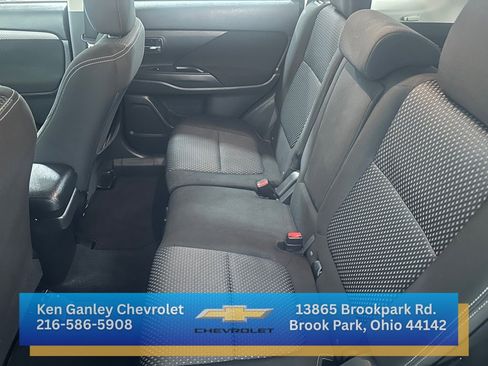 Used 2017 Mitsubishi Outlander ES image 18