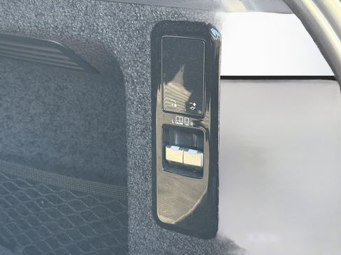 Used 2024 Land Rover Range Rover SE image 13