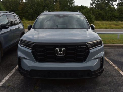 Used 2025 Honda Pilot Black Edition image 2