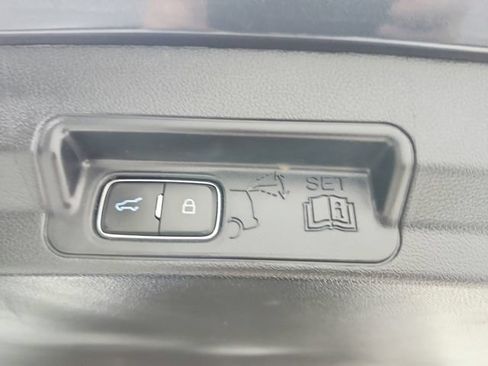 Used 2022 Ford Explorer XLT w/ Equipment Group 202A AWD/4WD image 50