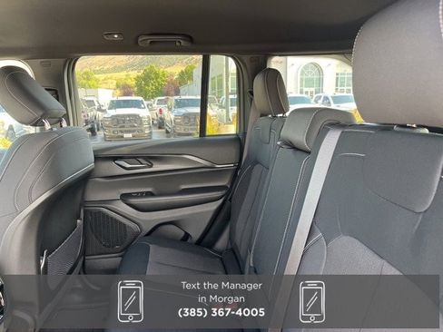 New 2025 Jeep Grand Cherokee Laredo w/ Luxury Tech Group I image 17