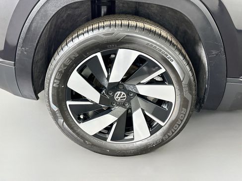 Used 2026 Volkswagen Atlas Cross Sport SE FWD image 33