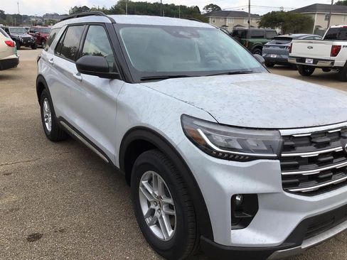 New 2025 Ford Explorer Active w/ Active Comfort Package image 8