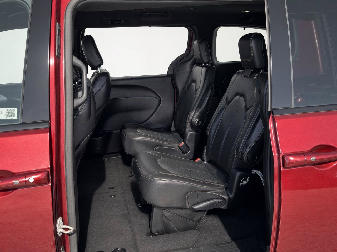 Used 2021 Chrysler Pacifica Touring-L w/ S Appearance Package FWD image 13