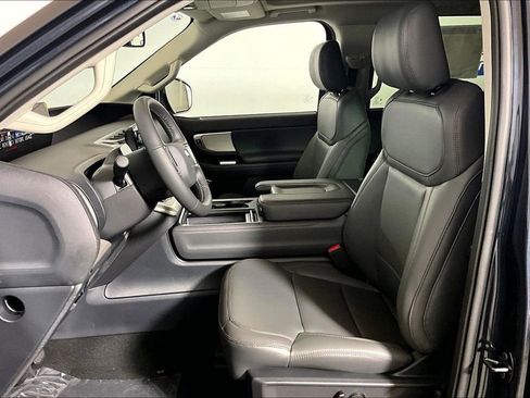 New 2025 Ford Expedition Active image 9