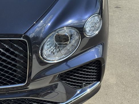 Used 2024 Bentley Bentayga image 11