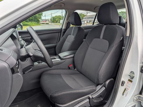 Used 2023 Nissan Sentra SV FWD image 14