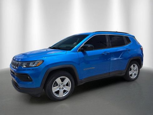 Used 2022 Jeep Compass Latitude FWD image 2