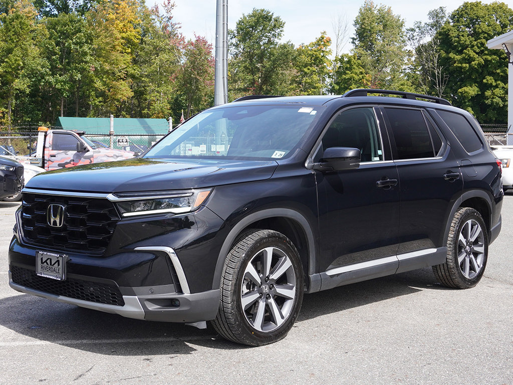 Used 2024 Honda Pilot Touring image 9