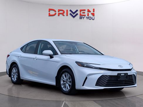 Used 2025 Toyota Camry LE w/ Convenience Package AWD/4WD image 7