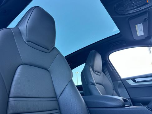 Certified 2025 Porsche Cayenne Coupe AWD/4WD image 17