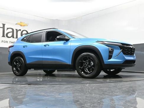 New 2026 Chevrolet Trax LT w/ Sunroof Package FWD image 2