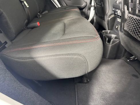Used 2022 Jeep Wrangler Unlimited Rubicon AWD/4WD image 32