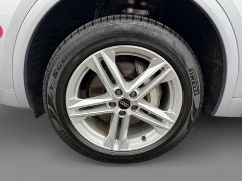 Used 2023 Audi Q5 e Premium w/ Convenience Package image 9