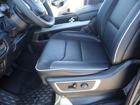 New 2026 RAM 1500 Laramie AWD/4WD image 12