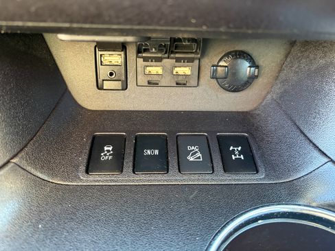 Used 2019 Toyota Highlander XLE image 21