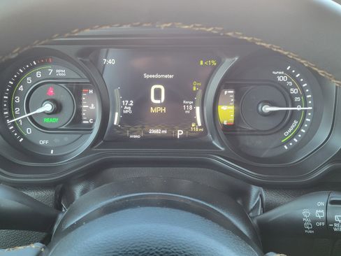 Used 2024 Jeep Wrangler Unlimited image 9