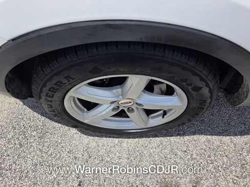 Used 2018 Ford Explorer XLT w/ Equipment Group 202A FWD image 18