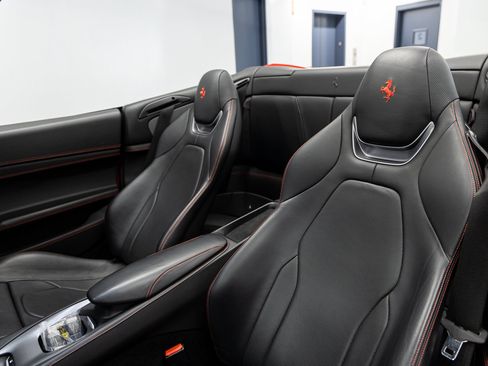 Used 2020 Ferrari Portofino RWD image 33