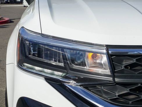 Used 2022 Volkswagen Taos SE image 5