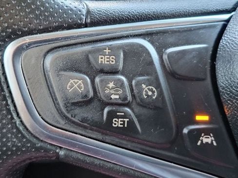 Used 2021 Chevrolet Equinox LS w/ LS Convenience Package FWD image 11