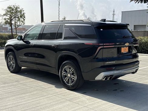 Used 2024 Chevrolet Traverse LT image 5