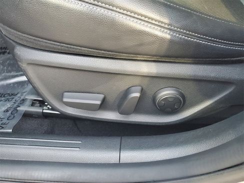 Used 2023 Genesis G70 2.0T image 17