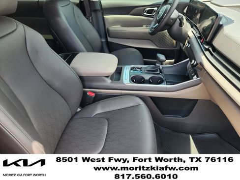 New 2026 Kia Carnival EX FWD image 10