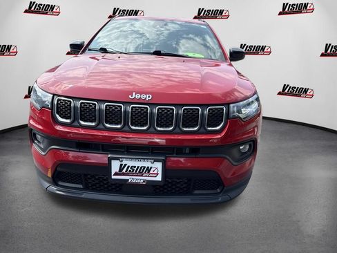 Used 2023 Jeep Compass Latitude AWD/4WD image 2