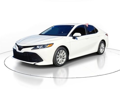Used 2020 Toyota Camry LE image 4