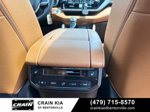 Used 2022 Toyota Highlander Platinum AWD/4WD image 13