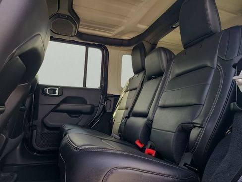 Used 2020 Jeep Wrangler Unlimited Sahara AWD/4WD image 12