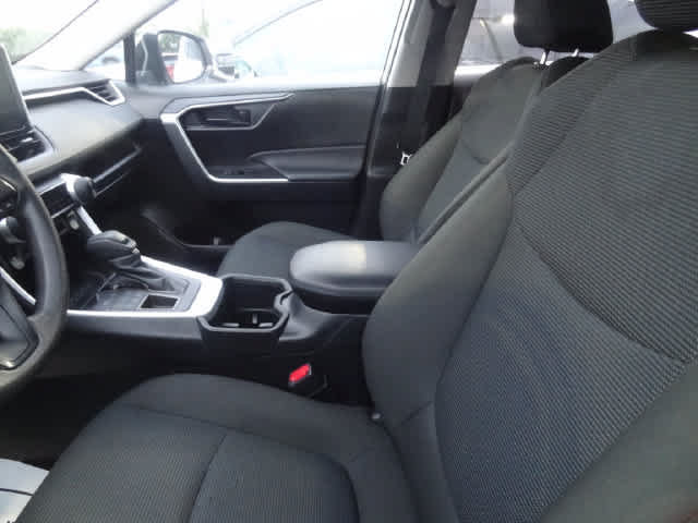 Used 2025 Toyota RAV4 LE AWD/4WD image 6