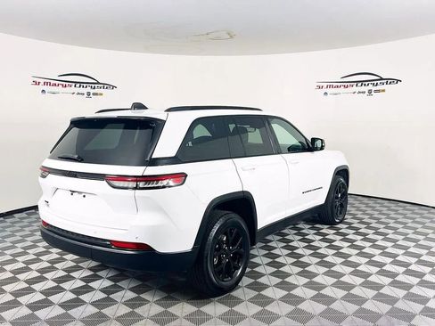 Used 2024 Jeep Grand Cherokee Altitude AWD/4WD image 8