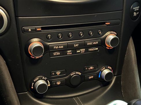 Used 2018 Nissan 370Z Touring image 18