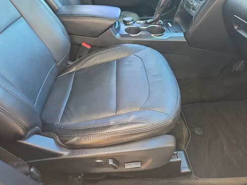 Used 2017 Ford Explorer XLT w/ Equipment Group 202A AWD/4WD image 22