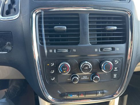 Used 2017 Dodge Grand Caravan SXT FWD image 22