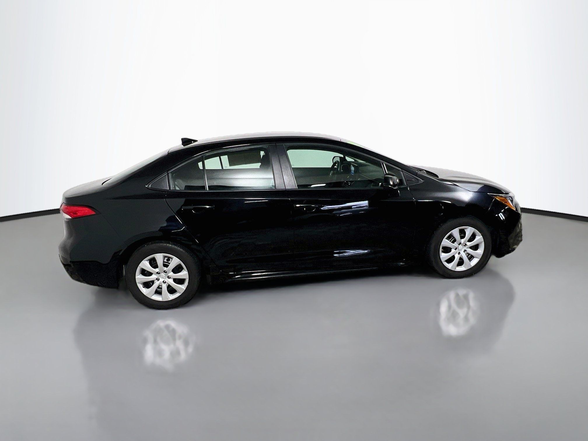 Used 2024 Toyota Corolla LE FWD image 3