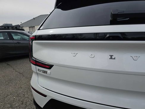 New 2026 Volvo EX90 Ultra image 15