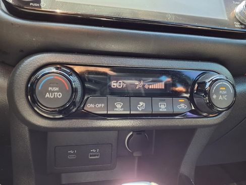 Used 2023 Nissan Kicks SR FWD image 8