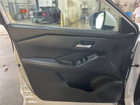Used 2024 Nissan Rogue SV AWD/4WD image 10
