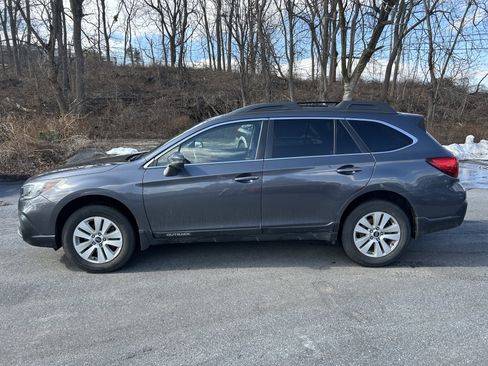 Used 2019 Subaru Outback 2.5i Premium image 7
